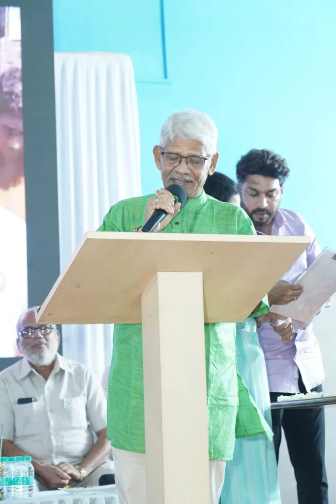 सिंधुदुर्ग सुपुत्र साहित्यिक गिरीधर पुजारे यांचा आमदार राजू पाटील यांच्या हस्ते सत्कार.