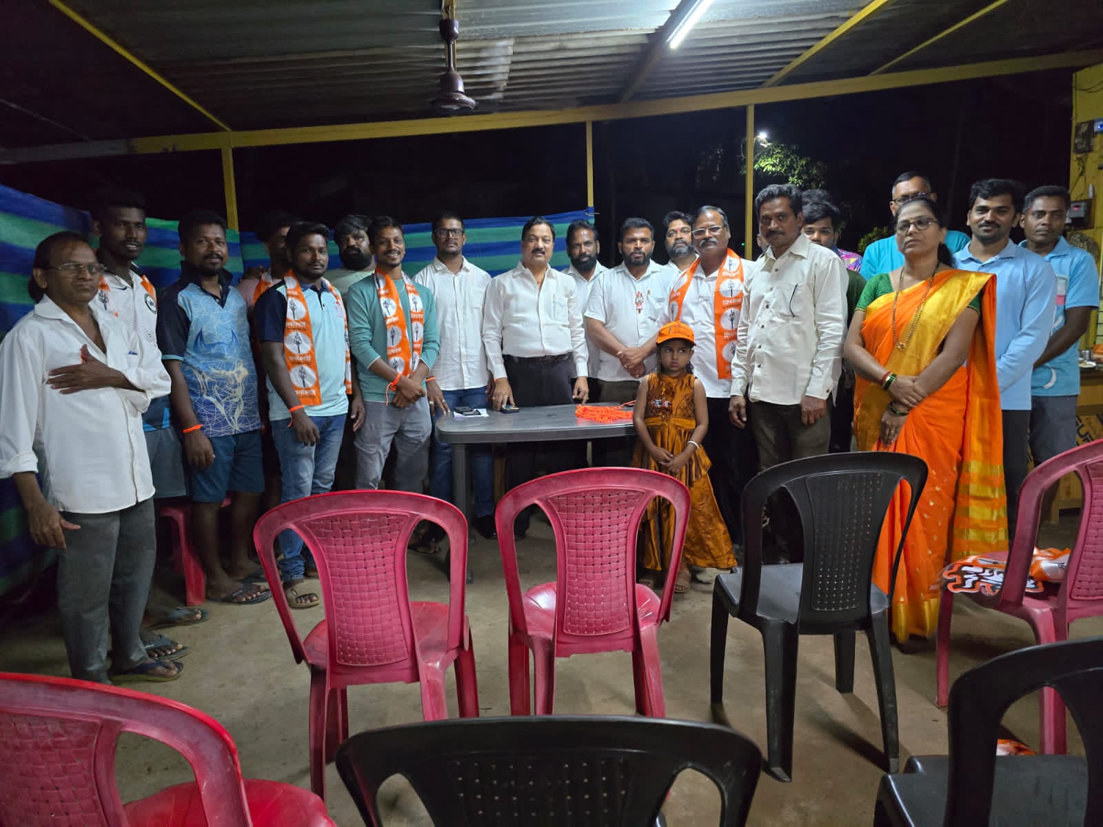 तारकर्ली मधील युवकांनी आमदार वैभव नाईक यांच्या नेतृत्वावर विश्वास ठेवून हाती घेतली मशाल.