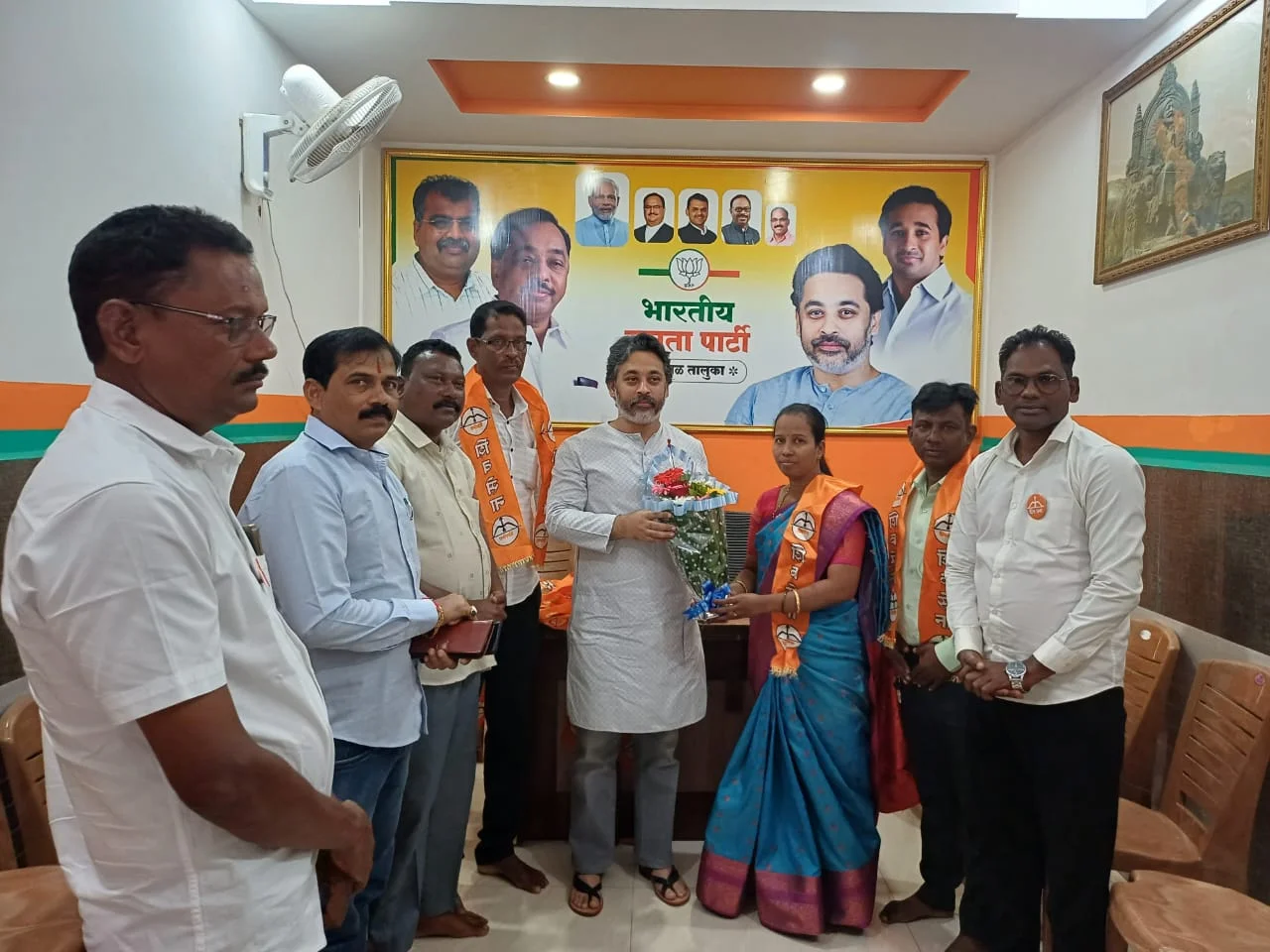 आंब्रड सरपंच मानसी कदम यांचा निलेश राणे यांच्या उपस्थितीत शिवसेनेत प्रवेश.