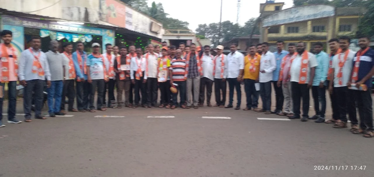 महायुतीचे उमेदवार निलेश राणे यांच्या प्रचारार्थ पोईप बाजारपेठेत कार्यकर्त्यांची प्रचार रॅली.