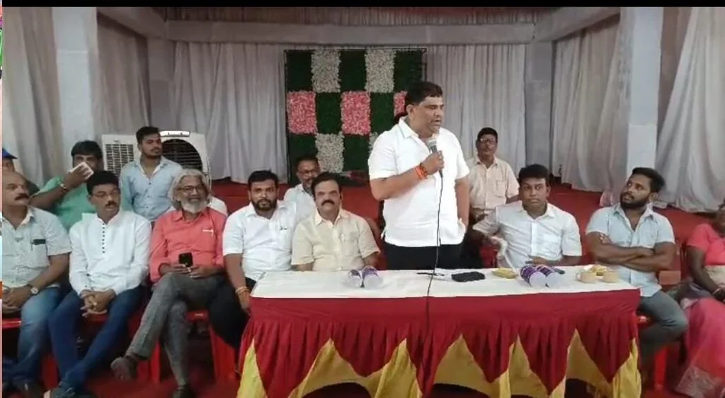शिवसेना उद्धव बाळासाहेब ठाकरे पक्ष मालवण तालुका बैठकीला देखिल उत्स्फूर्त प्रतिसाद.
