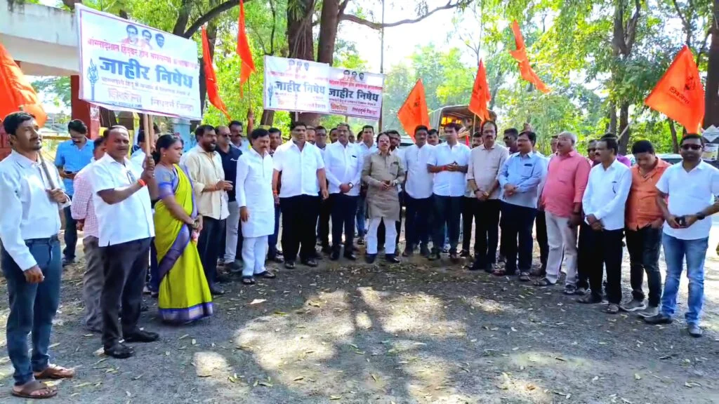 बांग्लादेशात हिंदूंवर होणाऱ्या अत्याचाराचा सिंधुदुर्ग शिवसेना उद्धव बाळासाहेब ठाकरे पक्षाने केला निषेध.