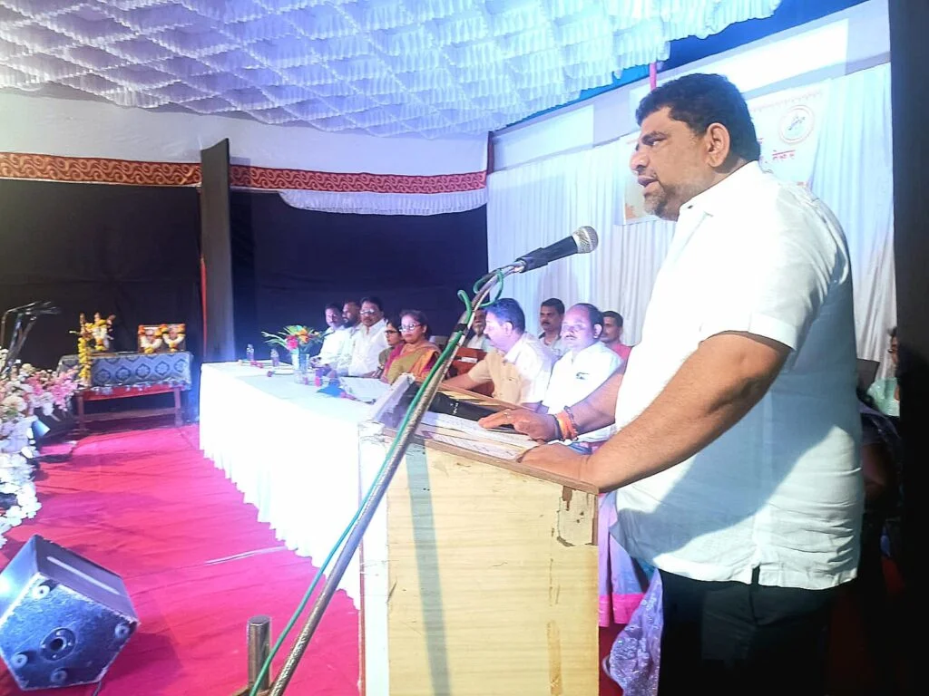 नेरूर येथील श्री कलेश्वर विद्यामंदिर हायस्कूलच्या वार्षिक स्नेहसंमेलनास माजी आमदार वैभव नाईक यांची उपस्थिती.