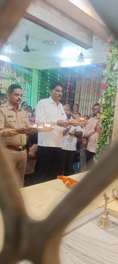 शिवसेना जिल्हाप्रमुख दत्ता सामंत यांनी घेतले साईबाबांचे दर्शन.