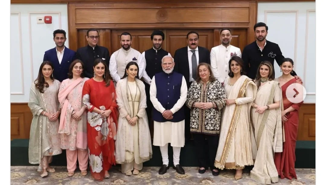 कपूर परीवाराची पंतप्रधान मोदींसह भेट ; तैमूर व जहांगीरची केली पंतप्रधानांनी चौकशी.