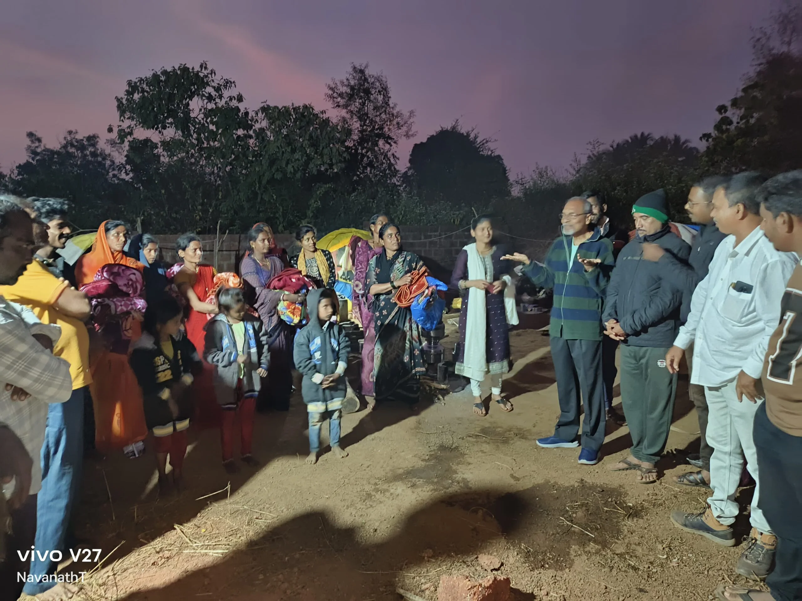 ऊसतोड कामगारांना ब्लँकेट्स व स्वेटर्स वाटप.