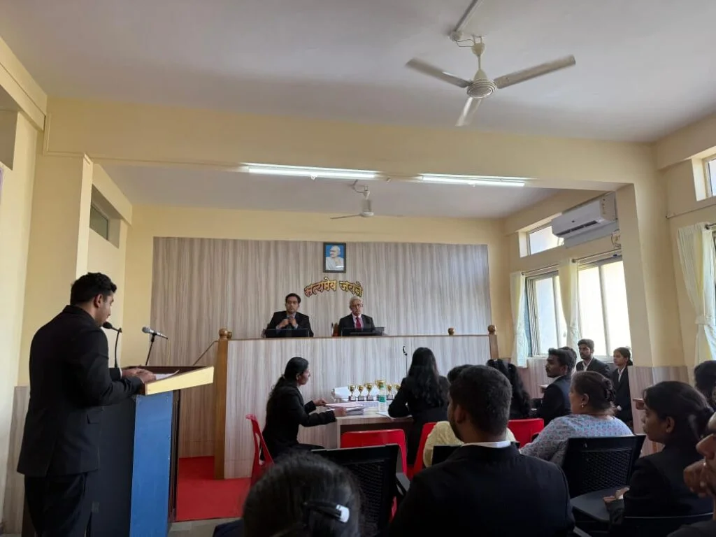 व्हिक्टर डांटस लाॅ काॅलेज कुडाळ मध्ये माॅक ट्रायल तसेच मूट कोर्ट स्पर्धा उत्साहात.