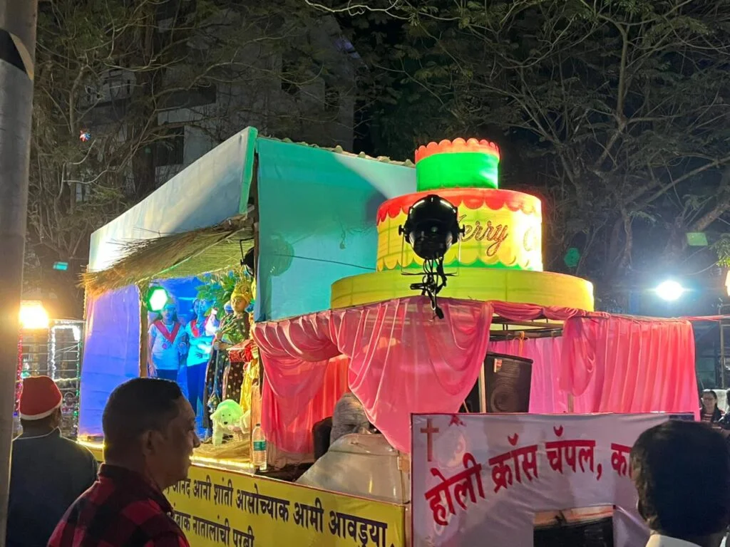 सावंतवाडीत नाताळ सणाच्या पार्श्वभूमीवर फ्लोट यात्रा उत्साहात.