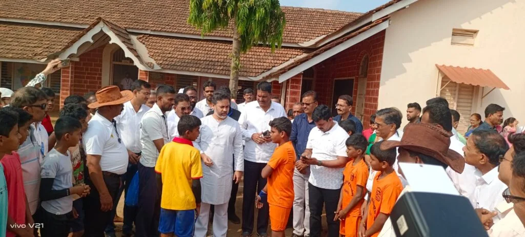 आचरा येथे आमदार निलेश राणे यांच्या हस्ते तालुकास्तरीय शालेय क्रीडा महोत्सवाचे उद्घाटन.