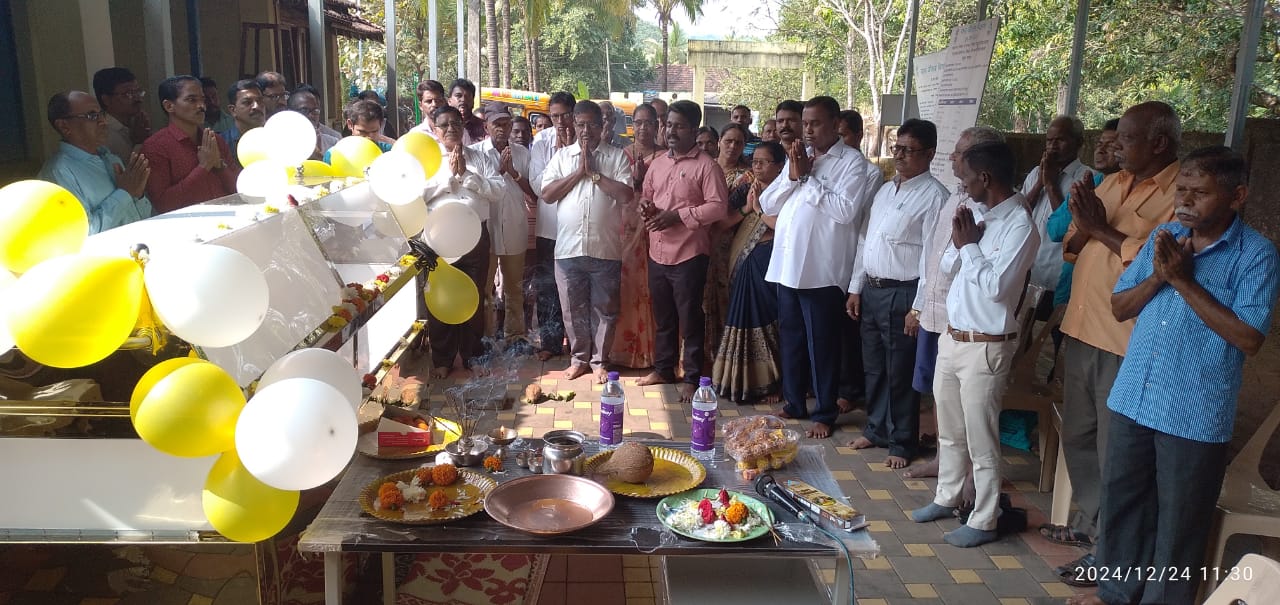 गोळवण  कुमामे डिकवल ग्रामपंचायत तर्फे इलेक्ट्रिक वातानुकुलीन शव वाहिनीचे लोकार्पण.