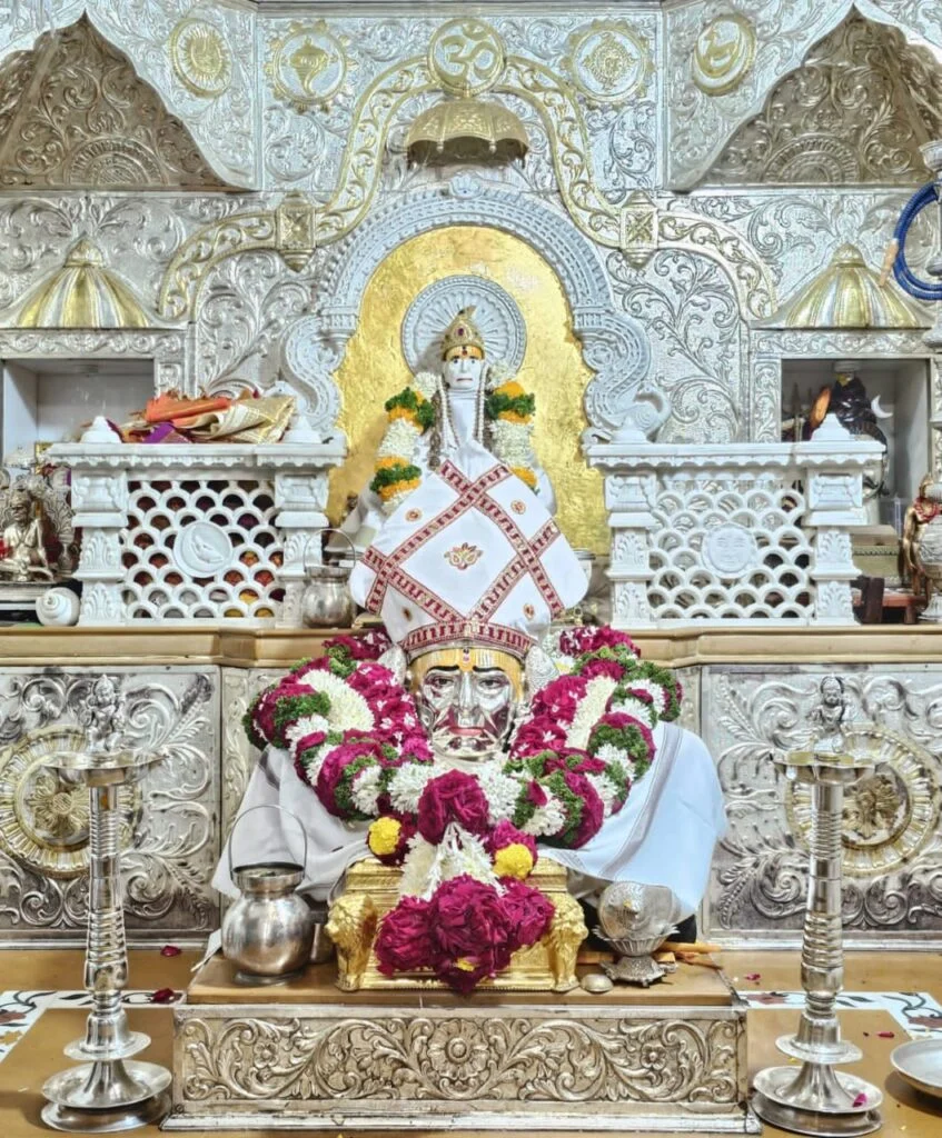 अक्कलकोट वटवृक्ष मंदिरात हर्षोल्हासाने होणार नूतन वर्षाचे स्वागत.