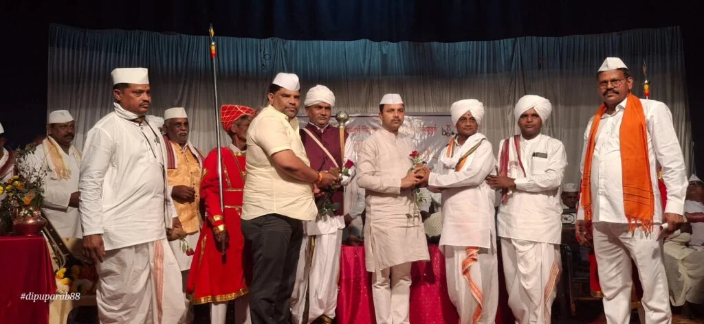 सिंधुदुर्ग जिल्हा वारकरी संप्रदायाच्या वतीने माजी आमदार वैभव नाईक यांचा सत्कार.