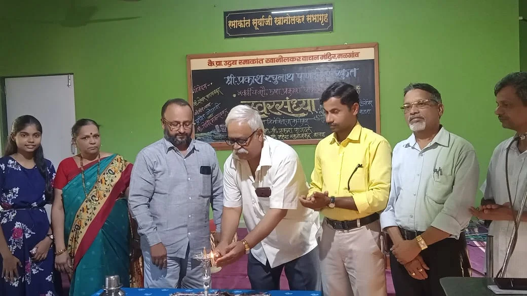 मळगाव ग्रंथालयात महिला गीत गायन कार्यक्रम संपन्न.