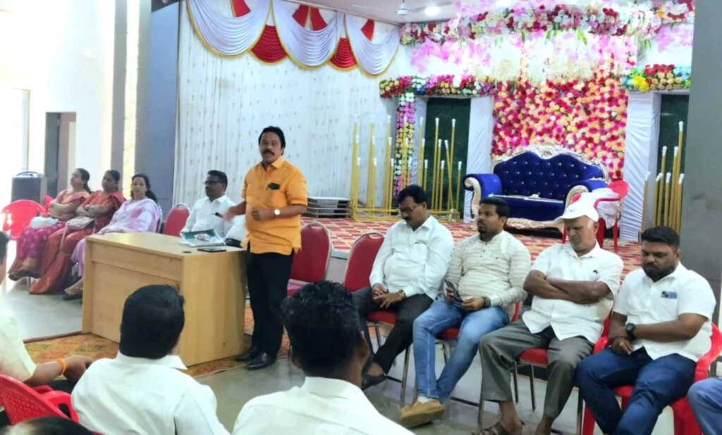 शिवसेना उद्धव बाळासाहेब ठाकरे पक्षात पक्षाच्या कणकवली तालुका कार्यकारिणीच्या बैठकीला उत्स्फूर्त प्रतिसाद.