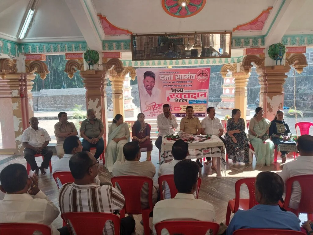 अचानक मित्रमंडळ वायरीच्या सभासदांनी केले रक्तदान.