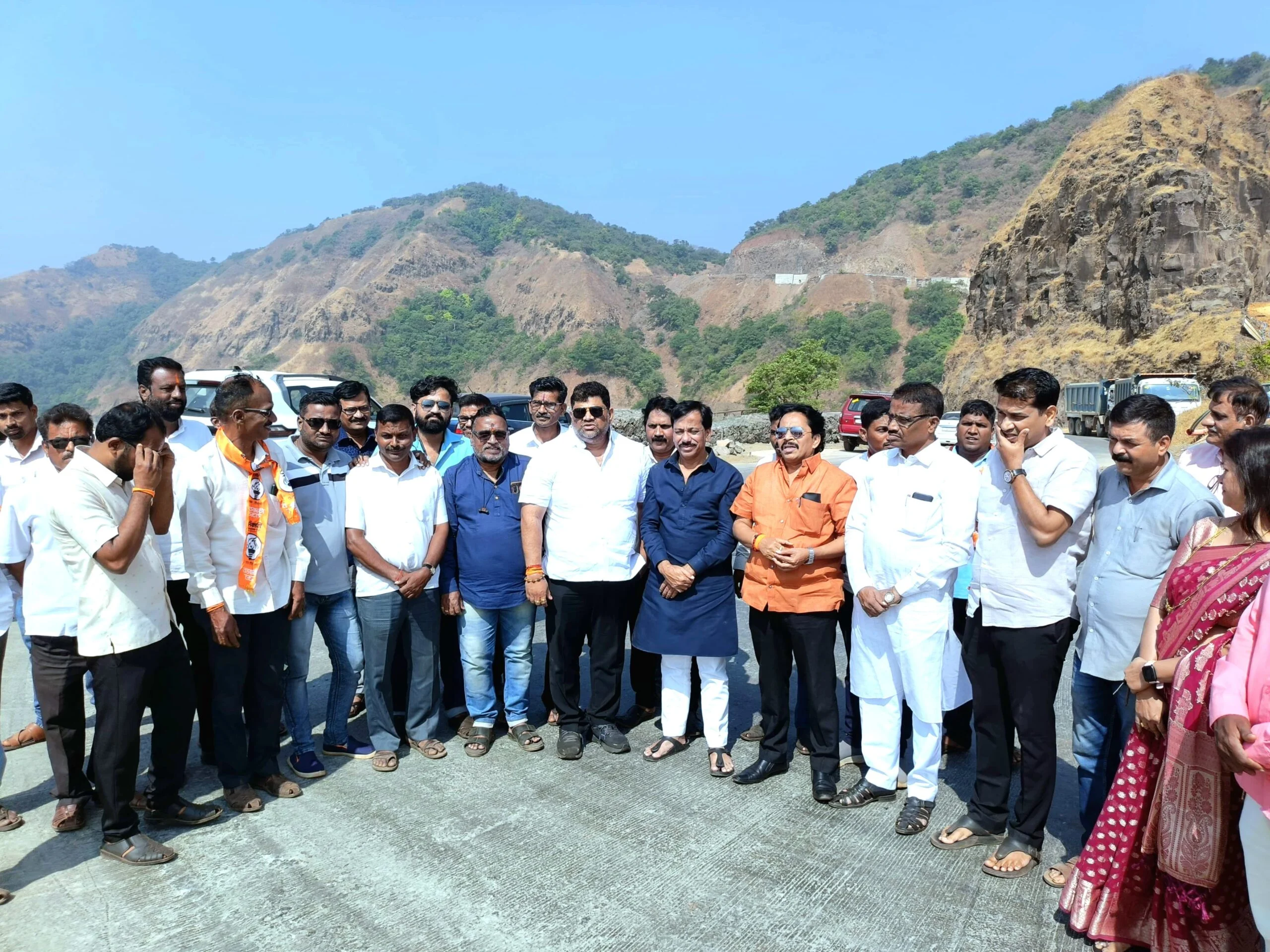 करूळ - गगनबावडा घाट रस्ता सुरु करण्यासाठी शिवसेना उद्धव बाळासाहेब ठाकरे पक्षाचे घाटस्त्यावर आंदोलन.
