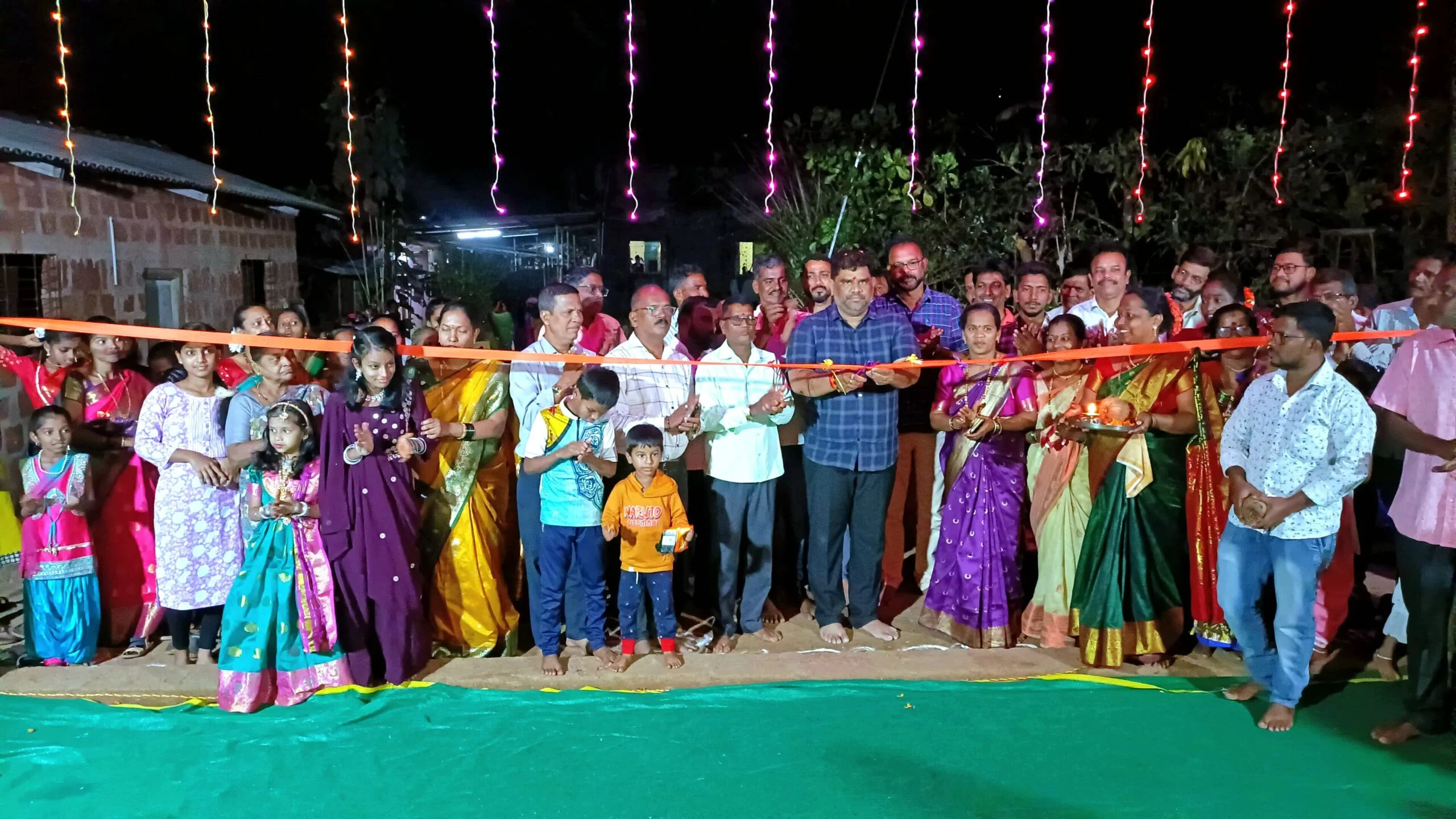 किर्लोस चव्हाणवाडी येथे उभारलेल्या सभामंडपाचे वैभव नाईक यांच्या हस्ते लोकार्पण.