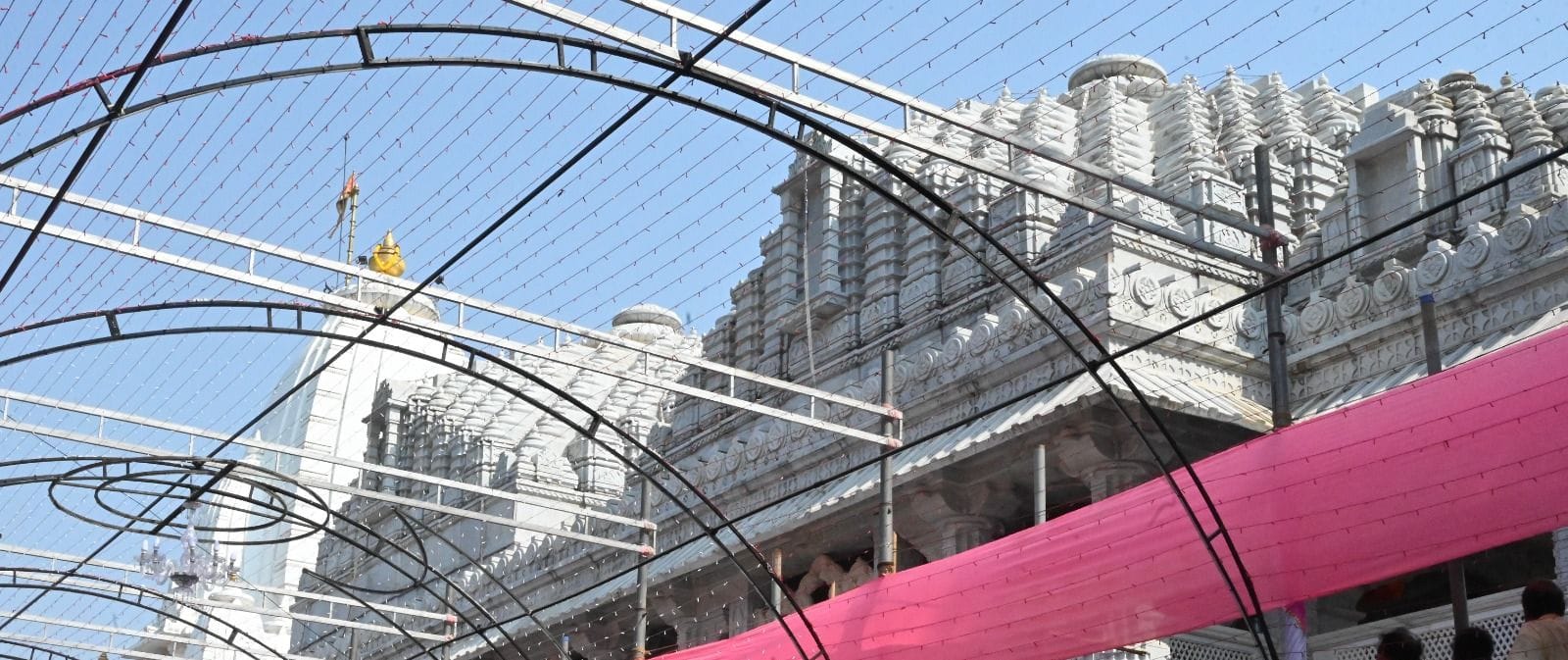 आंगणे कुटुंबीयांचे भाविकांना संयम व सहकार्याचे आवाहन.