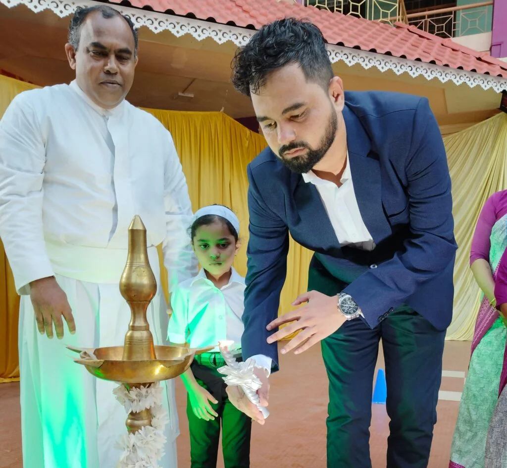 रोझरी इंग्लिश स्कूलच्या पूर्व प्राथमीक विभागाचा ग्रॅज्युऐशन डे उत्साहात.