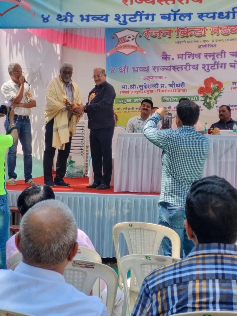श्री. अशोक दाभोलकर - मेस्त्री व श्री. दिपक सावंत यांचा विशेष सन्मान.