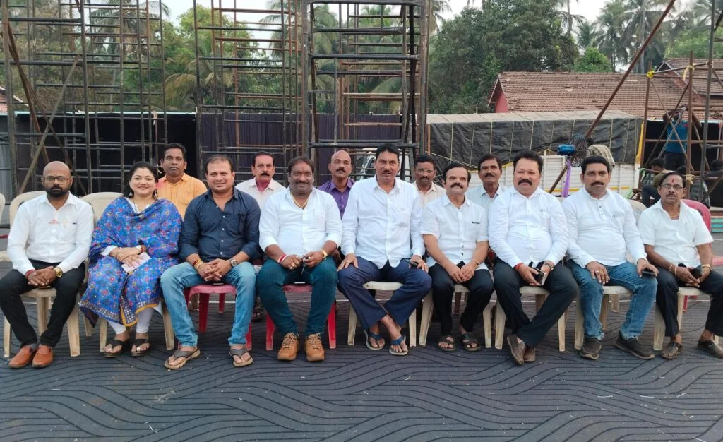 शिवायन महानाट्यासाठी मोठ्या प्रमाणात बैठक व्यवस्था.