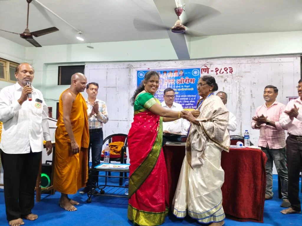त्रिशाला कदम यांना राज्यस्तरीय आदर्श शिक्षक पुरस्कार.