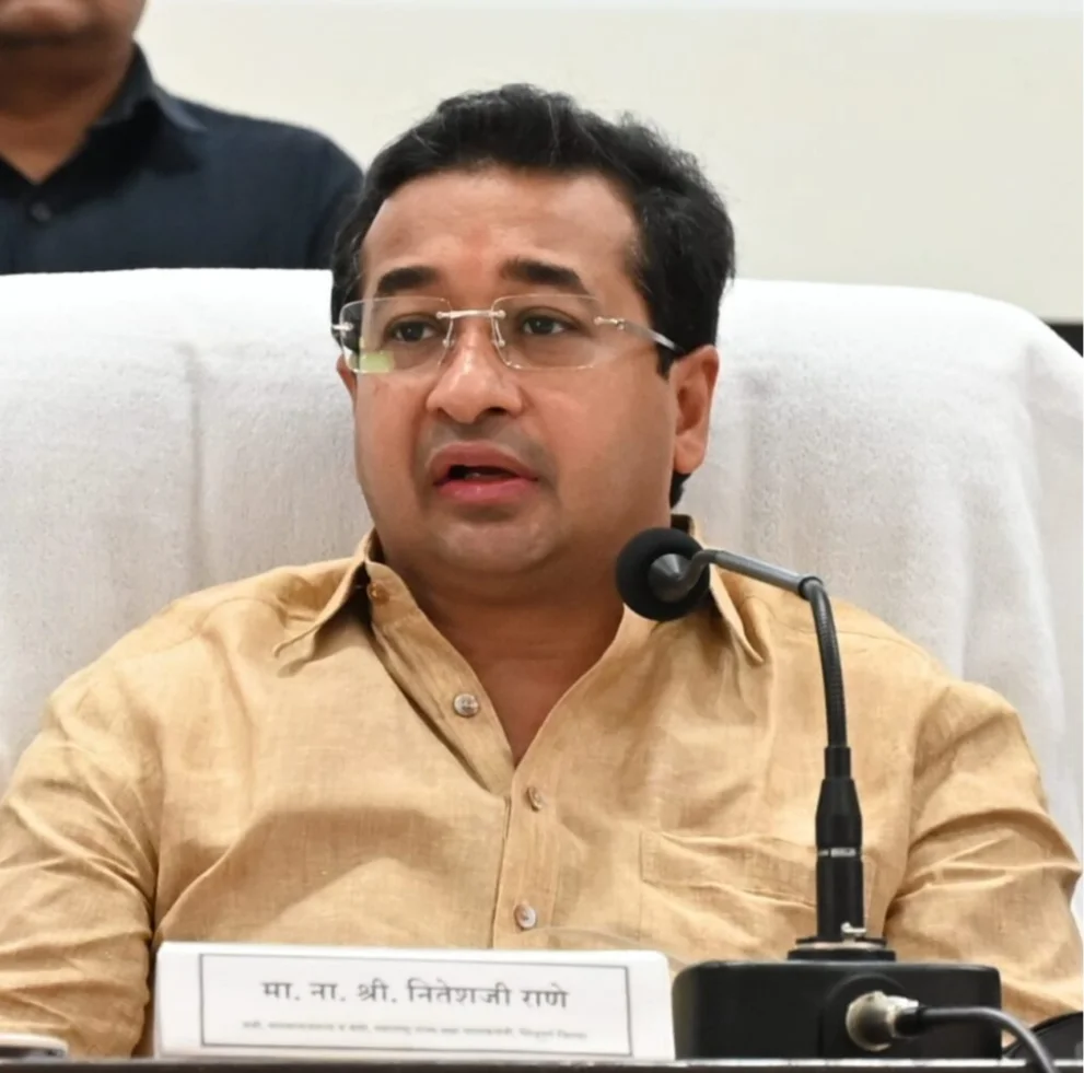 पालकमंत्री नितेश राणे यांच्या अध्यक्षतेखाली जिल्हास्तरीय खरीप हंगामपूर्व बैठक संपन्न.