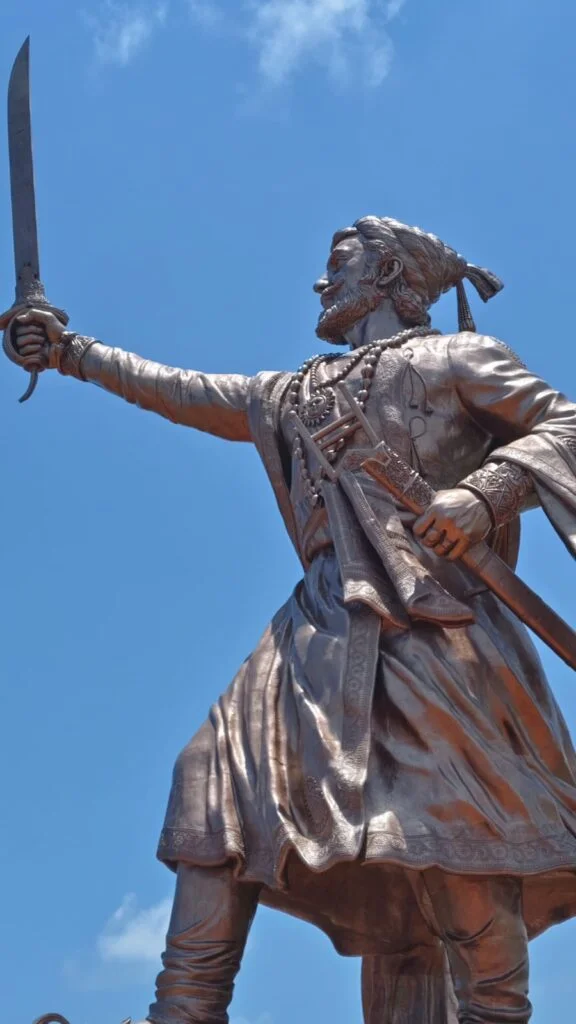 मालवण राजकोट येथील छत्रपती शिवराय पुतळ्याचे मुख्यमंत्री देवेंद्र फडणवीस यांच्या हस्ते पूजन.