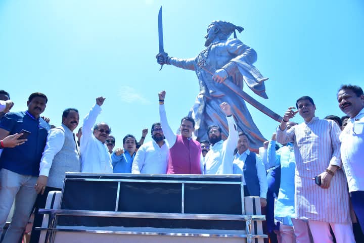 मालवण राजकोट येथील छत्रपती शिवरायांच्या पूर्णाकृती पुतळ्याचे पूजन व दर्शन सोहळा उत्साहात.