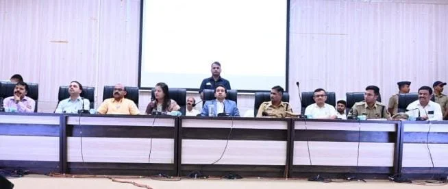 पालकमंत्री नितेश राणे यांच्या हस्ते शैक्षणिक गुणवंत आणि शासकीय अधिकाऱ्यांचा गौरव.