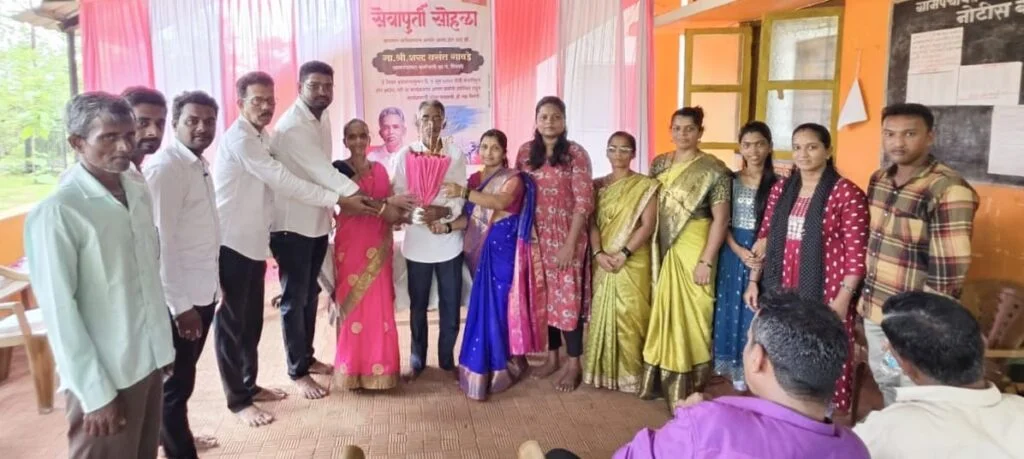 शरद गावडे यांचा सेवानिवृती निमित्त तिरवडे येथे सन्मान.