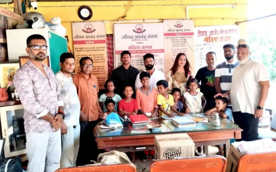 उद्योजक केदार झाड यांचा वाढदिवस संविता आश्रमात साजरा.