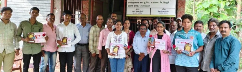 चिंदर येथे गुणवंत विद्यार्थ्यांचा सत्कार.