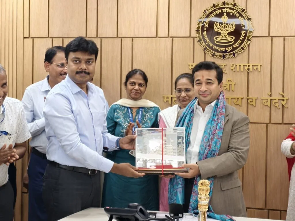 मत्स्योद्योग व बंदरे विकास मंत्री, आ. नितेश राणे यांचा मंत्रालयात सत्कार.