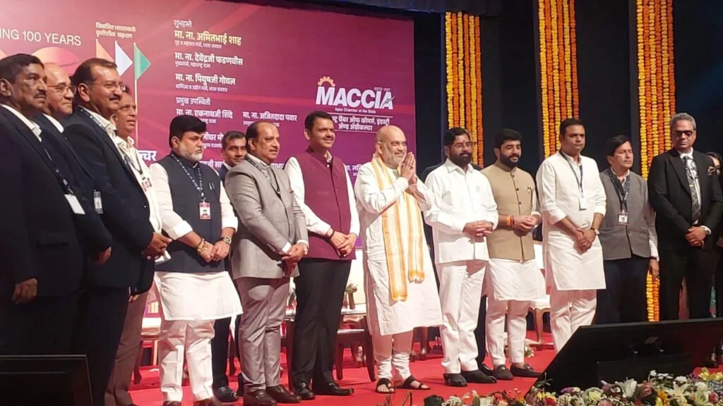 मुंबईमध्ये महाराष्ट्र चेंबर ऑफ कॉमर्सच्या नव्या मुख्यालयाचे उद्घाटन.