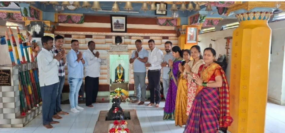 मंत्री नितेश राणे यांच्या वाढदिवसानिमित्त खारेपाटण केदारेश्वर मंदिरात भाजपच्या वतीने दीर्घायुष्यासाठी साकडे.