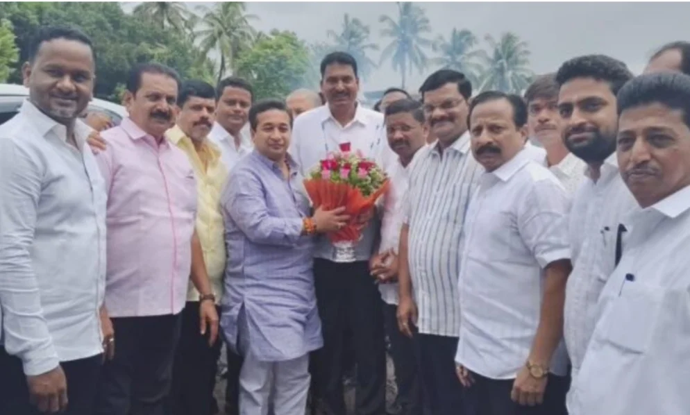 मंत्री नितेश राणे यांच्या वाढदिवसानिमित्त शिवसेना जिल्हाप्रमुख दत्ता सामंत यांनी दिल्या शुभेच्छा.