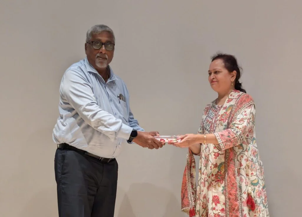 रचनात्मक लेखन स्पर्धेत क्रीडा संस्कृती प्रचारक अशोक दाभोलकर प्रथम.
