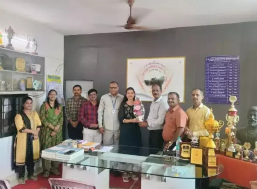 सिंधुदुर्ग महाविद्यालयाची चैताली कुणकवळेकर अर्थशास्त्र विभागात जिल्ह्यात अव्वल.