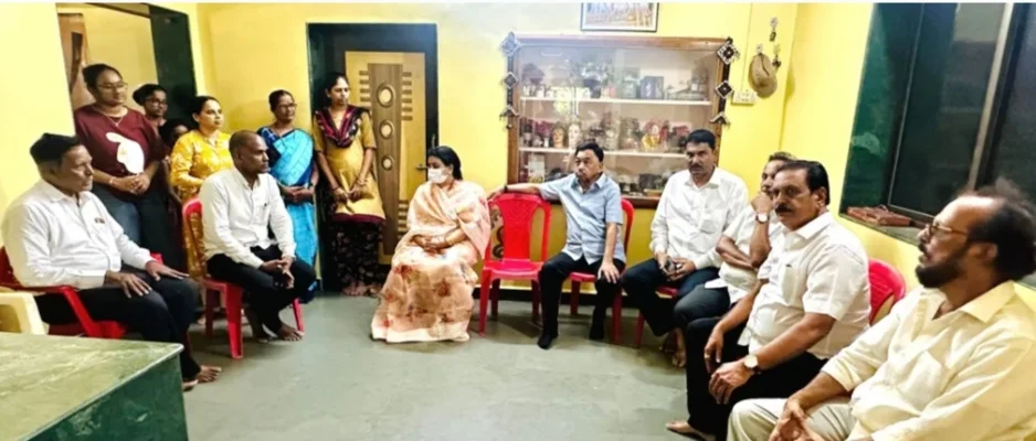 खासदार नारायण राणे यांनी केले भाई मांजरेकर कुटुंबियांचे सांत्वन.