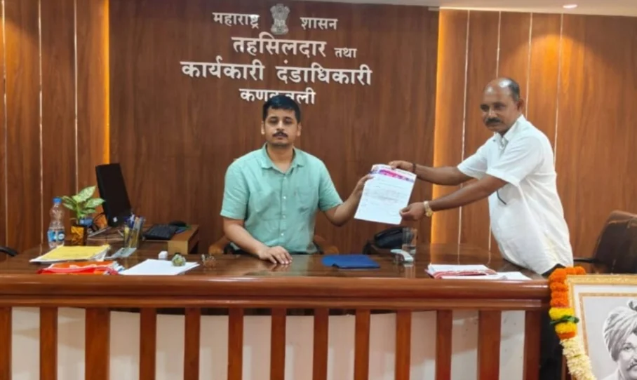 सकल मराठा समाज बांधव खारेपाटण पंचक्रोशीच्या वतीने महसुली गावांच्या नावात बदल करण्याबाबत निवेदन.