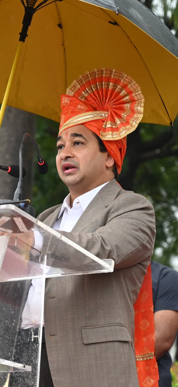 स्वातंत्र्य दिनानिमित्त पालकमंत्र्यांच्या हस्ते मुख्य शासकीय ध्वजारोहण.