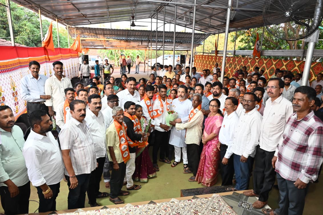 आमदार निलेश राणे यांच्या विकासकार्यावर प्रेरित होऊन बांदिवडे उपसरपंच व सदस्य आणि अनेक ग्रामस्थांचा शिवसेना पक्षप्रवेश.