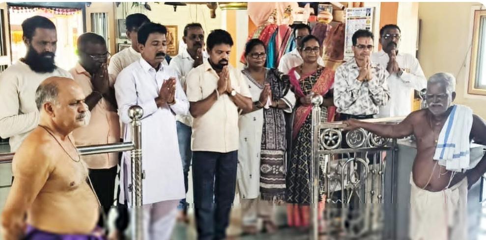 पालकमंत्री नितेश राणे यांच्या वाढदिवसानिमित्त मालवण भाजपाच्या वतीने श्री. देव रामेश्वर मंदिर कांदळगाव येथे अभिषेक व धार्मिक विधी.
