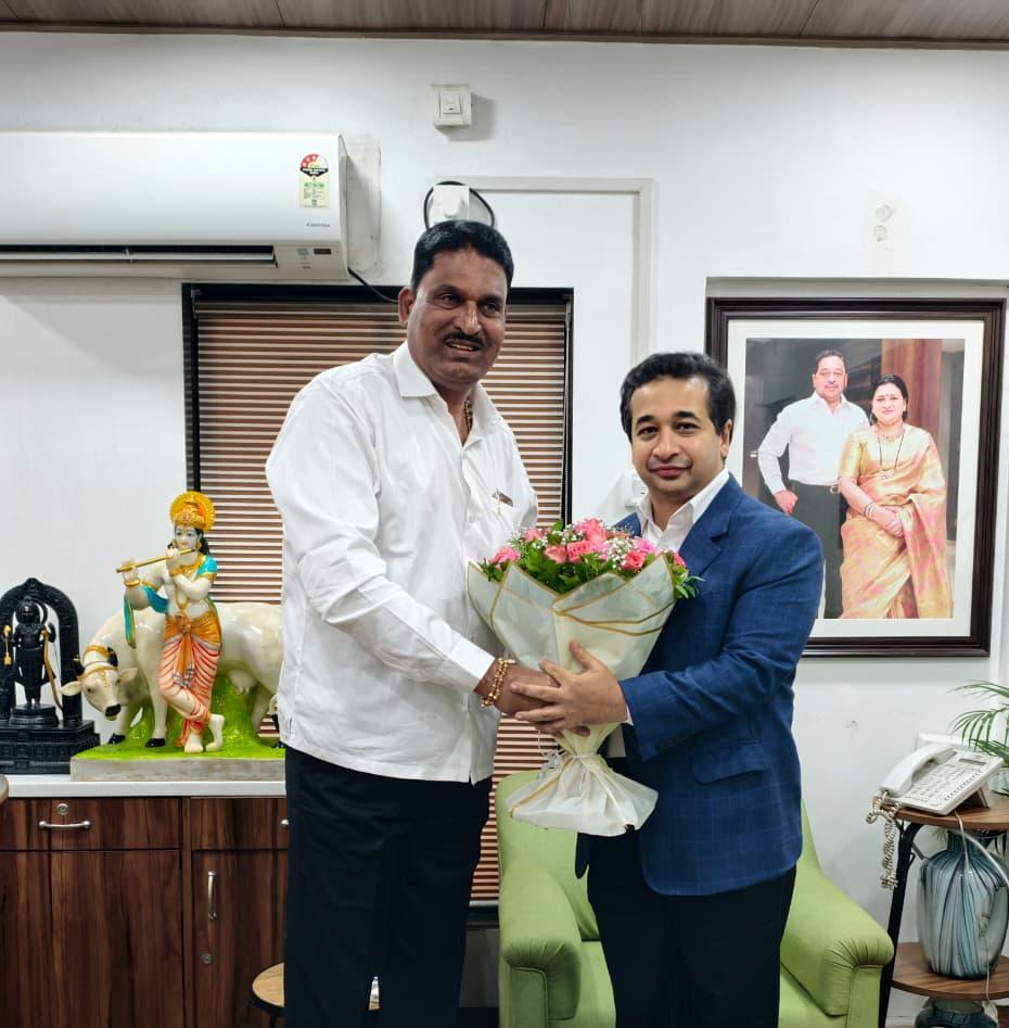 पालकमंत्री नितेश राणे यांना वाढदिवसानिमित्त मुंबईत जिल्हाप्रमुख दत्ता सामंत यांची शुभेच्छापर भेट.