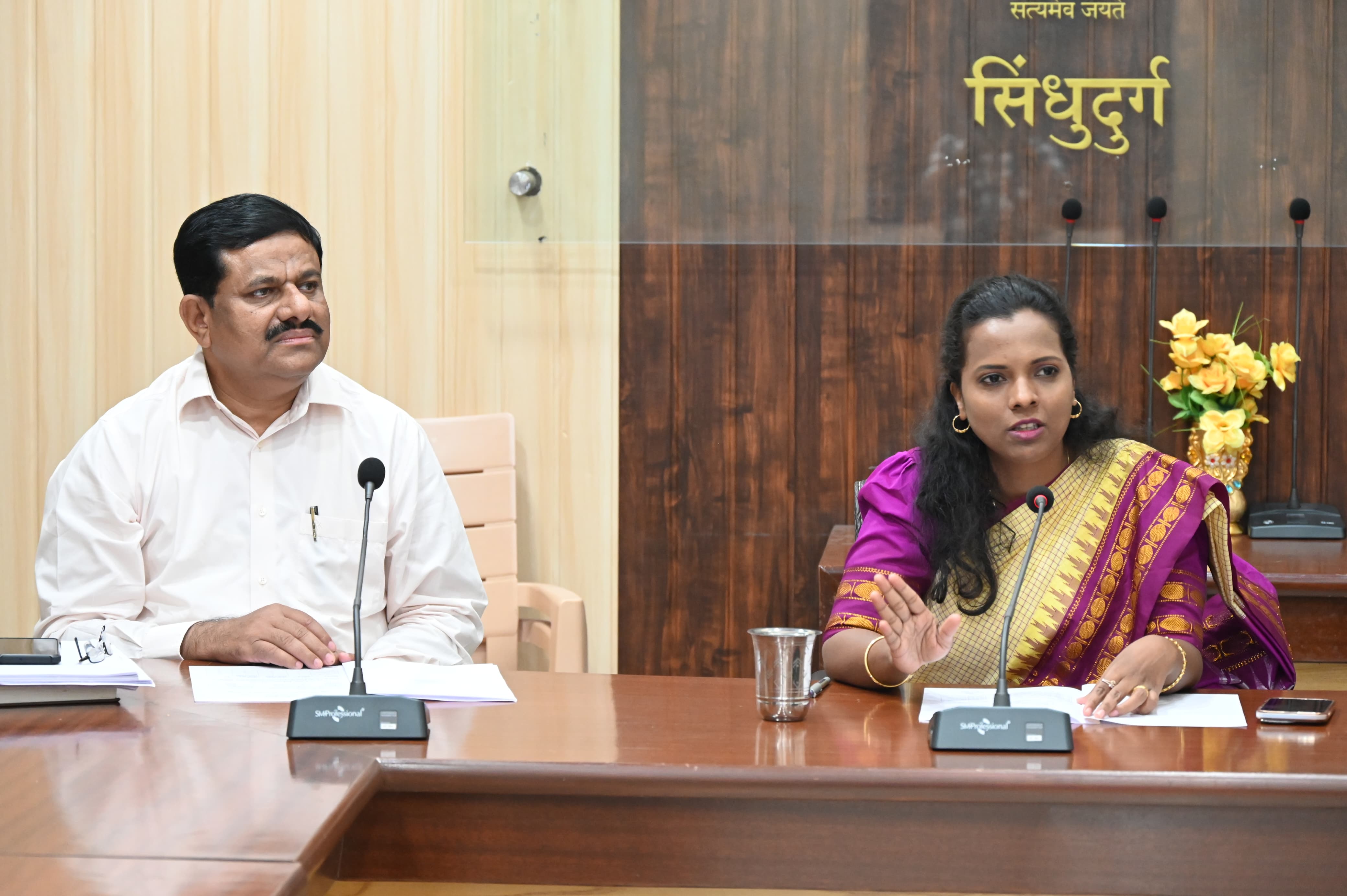 जिल्हाधिकारी तृप्ती धोडमिसे यांच्या प्रमुख उपस्थितीतील पत्रकार परिषदेत विशेष सखोल पुनरिक्षण मोहिम २०२६ साठी प्रशासनाच्या सज्जतेची माहिती.
