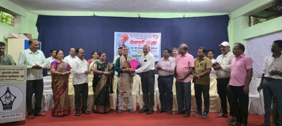 वराडकर हायस्कूल व कनिष्ठ महाविद्यालयाचे ज्येष्ठ लिपिक जयवंत पेडणेकर यांचा सेवापूर्ती सन्मान सोहळा.
