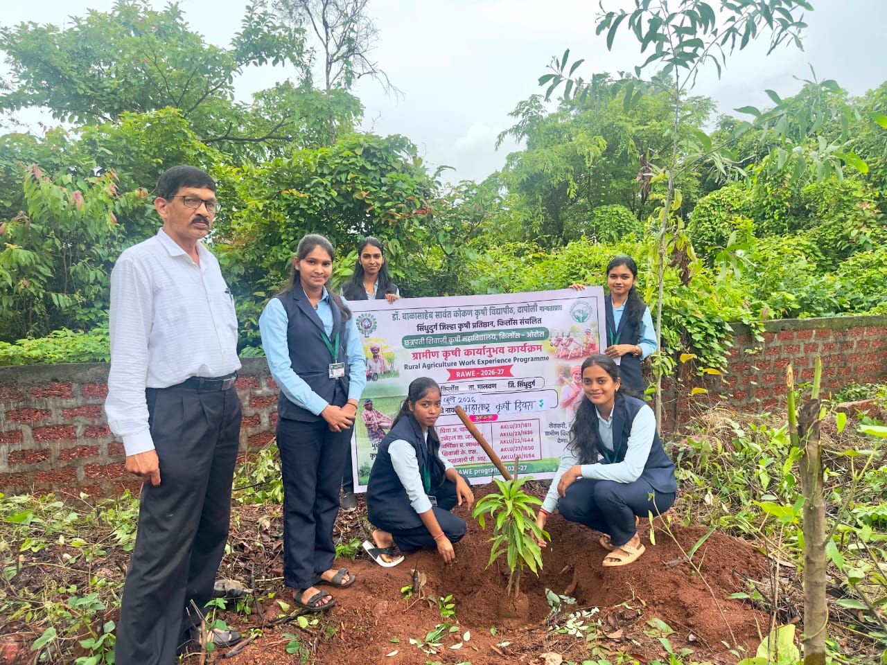 त्रिमूर्ती माध्यमिक विद्यालय, किर्लोस येथे कृषी दिन व कृषी सप्ताह उत्साहात.