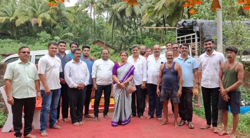 चिवला बीच येथे नगराध्यक्षा सौ. ममता वराडकर यांच्या हस्ते ट्रान्सफॉर्मर कामाचा शुभारंभ.