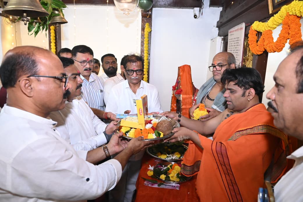 श्री देव पाटेश्वर यांचे दर्शन घेत आमदार प्रमोद जठार यांची सर्वांच्या सुख, समृद्धी व आरोग्यासाठी प्रार्थना.